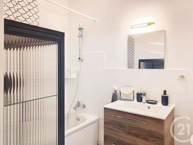 Appartement T1 &agrave; louer - 1 pi&egrave;ce - 26,10 m2 - Guingamp - 22 - BRETAGNE