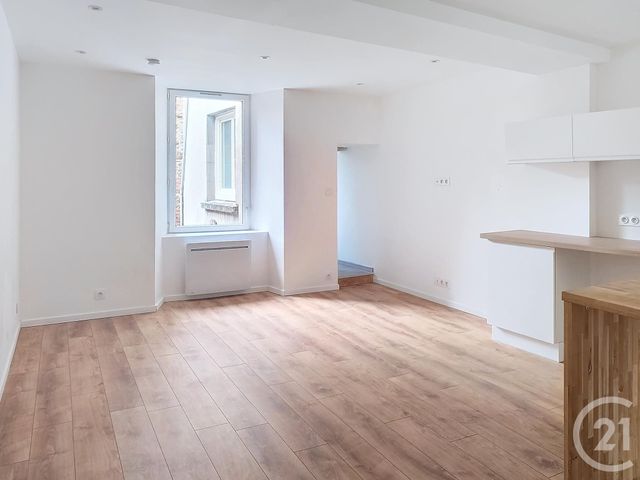 Appartement T1 &agrave; louer - 1 pi&egrave;ce - 25,94 m2 - Guingamp - 22 - BRETAGNE