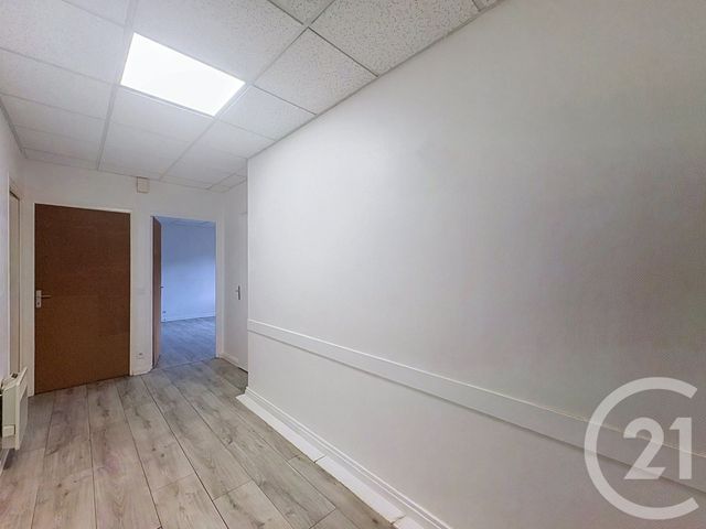 Appartement Local &agrave; louer - 4 pi&egrave;ces - 75,85 m2 - Guingamp - 22 - BRETAGNE