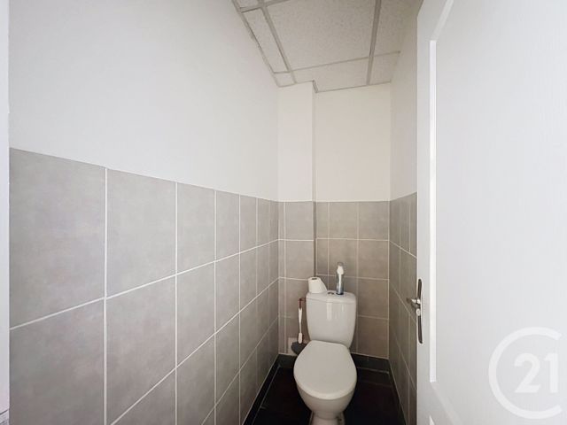 Appartement Local &agrave; louer - 4 pi&egrave;ces - 75,85 m2 - Guingamp - 22 - BRETAGNE