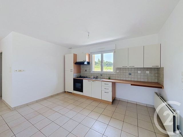 Maison &agrave; louer - 4 pi&egrave;ces - 75 m2 - Pommerit Le Vicomte - 22 - BRETAGNE