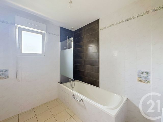 Maison &agrave; louer - 4 pi&egrave;ces - 75 m2 - Pommerit Le Vicomte - 22 - BRETAGNE