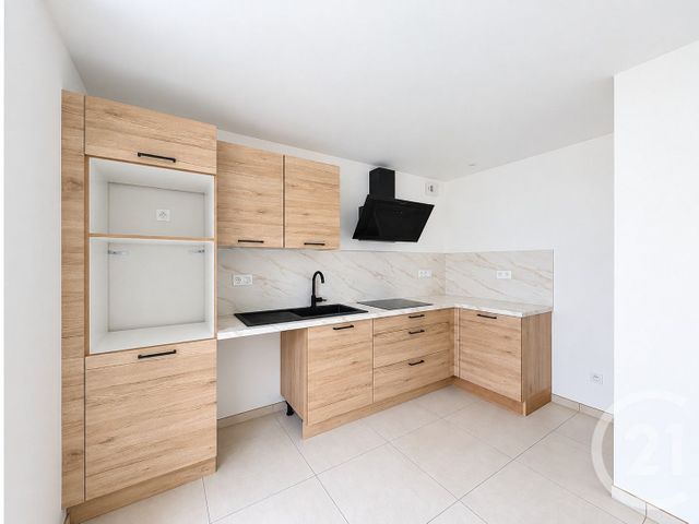 Maison &agrave; louer - 4 pi&egrave;ces - 102,25 m2 - Plouisy - 22 - BRETAGNE
