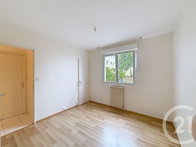 Appartement &agrave; louer - 3 pi&egrave;ces - 70,04 m2 - Guingamp - 22 - BRETAGNE