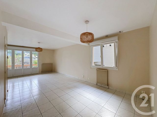 Appartement &agrave; louer - 3 pi&egrave;ces - 70,04 m2 - Guingamp - 22 - BRETAGNE