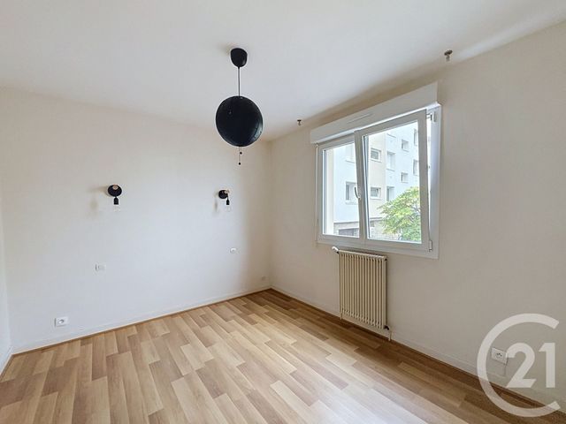Appartement &agrave; louer - 3 pi&egrave;ces - 70,04 m2 - Guingamp - 22 - BRETAGNE