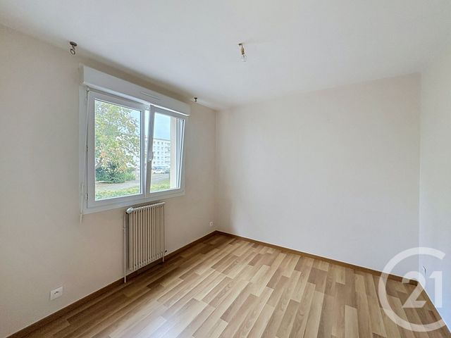 Appartement &agrave; louer - 3 pi&egrave;ces - 70,04 m2 - Guingamp - 22 - BRETAGNE