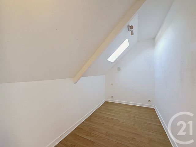 Appartement T3 &agrave; louer - 3 pi&egrave;ces - 29,42 m2 - Guingamp - 22 - BRETAGNE