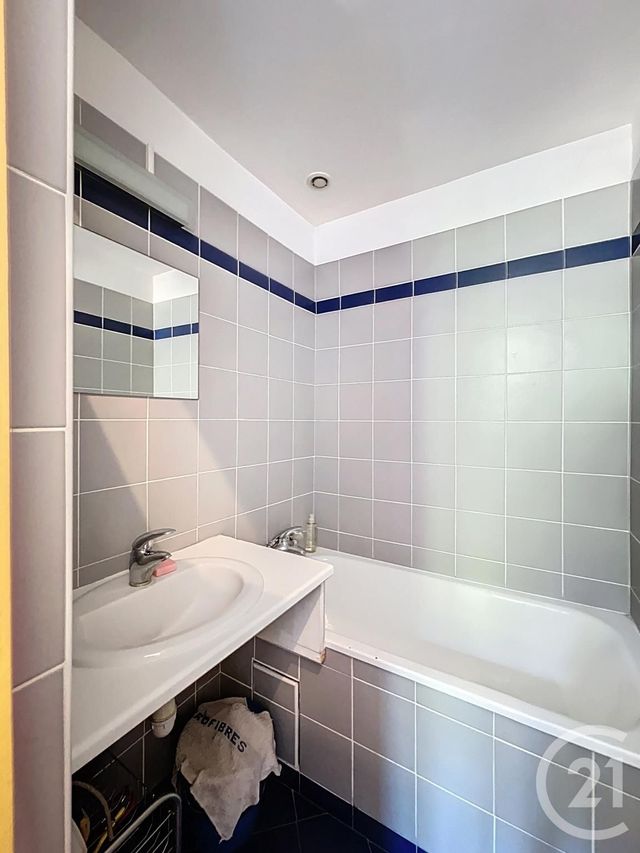 Appartement à vendre - 2 pièces - 68 m2 - Marseille - 13006 - PROVENCE-ALPES-COTE-D-AZUR