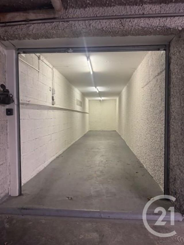 parking - MARSEILLE - 13008