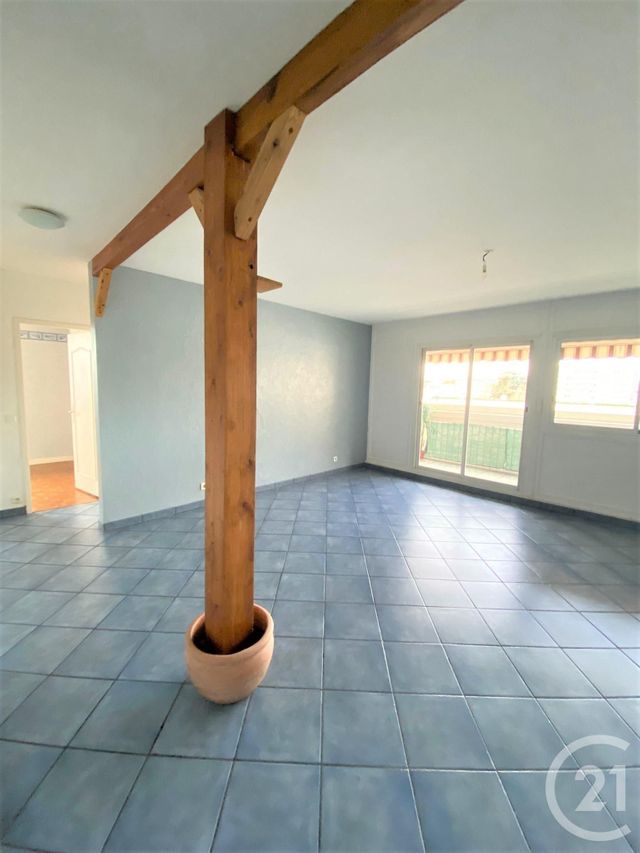 Appartement T3 &agrave; louer - 3 pi&egrave;ces - 72,74 m2 - Pierre Benite - 69 - RHONE-ALPES