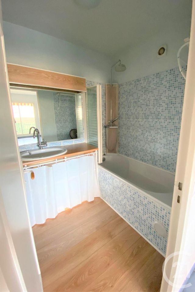 Appartement T3 &agrave; louer - 3 pi&egrave;ces - 72,74 m2 - Pierre Benite - 69 - RHONE-ALPES