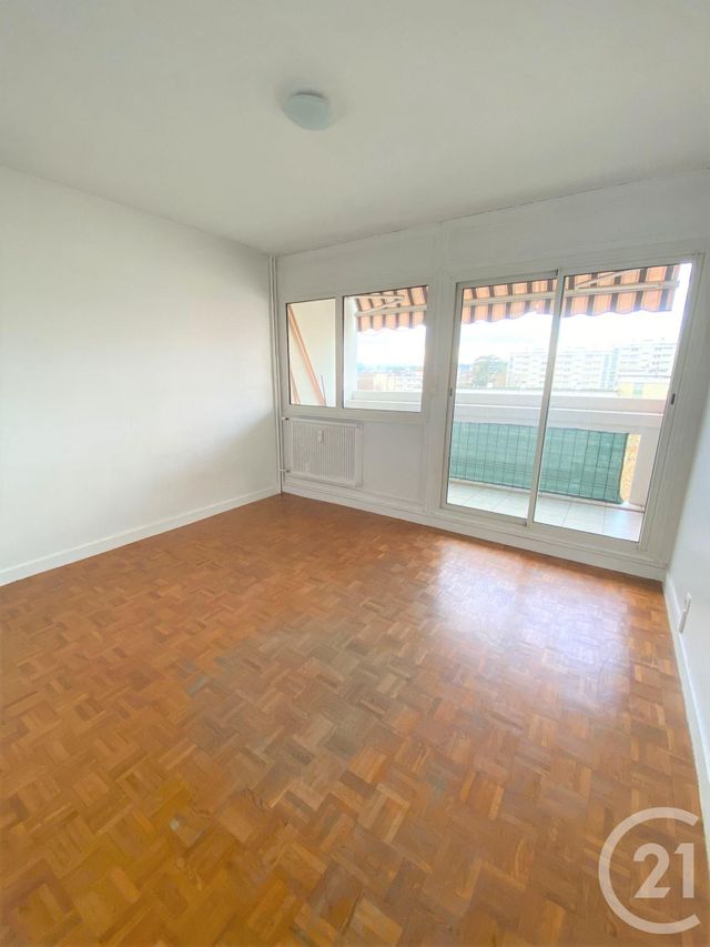 Appartement T3 &agrave; louer - 3 pi&egrave;ces - 72,74 m2 - Pierre Benite - 69 - RHONE-ALPES