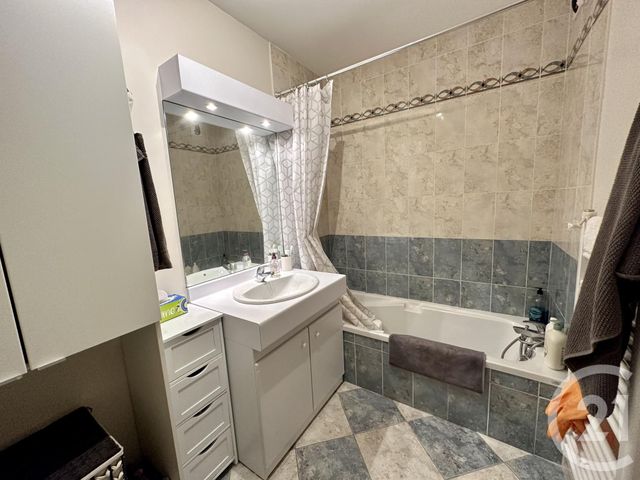 Appartement F4 &agrave; louer - 4 pi&egrave;ces - 85,42 m2 - St Genis Laval - 69 - RHONE-ALPES