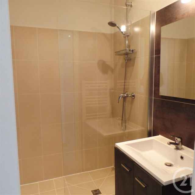 Appartement F3 &agrave; louer - 3 pi&egrave;ces - 57,32 m2 - Villeurbanne - 69 - RHONE-ALPES