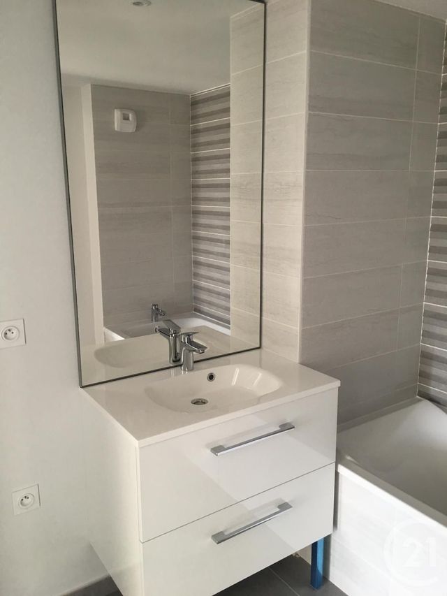 Appartement F4 &agrave; louer - 4 pi&egrave;ces - 79,39 m2 - Bron - 69 - RHONE-ALPES