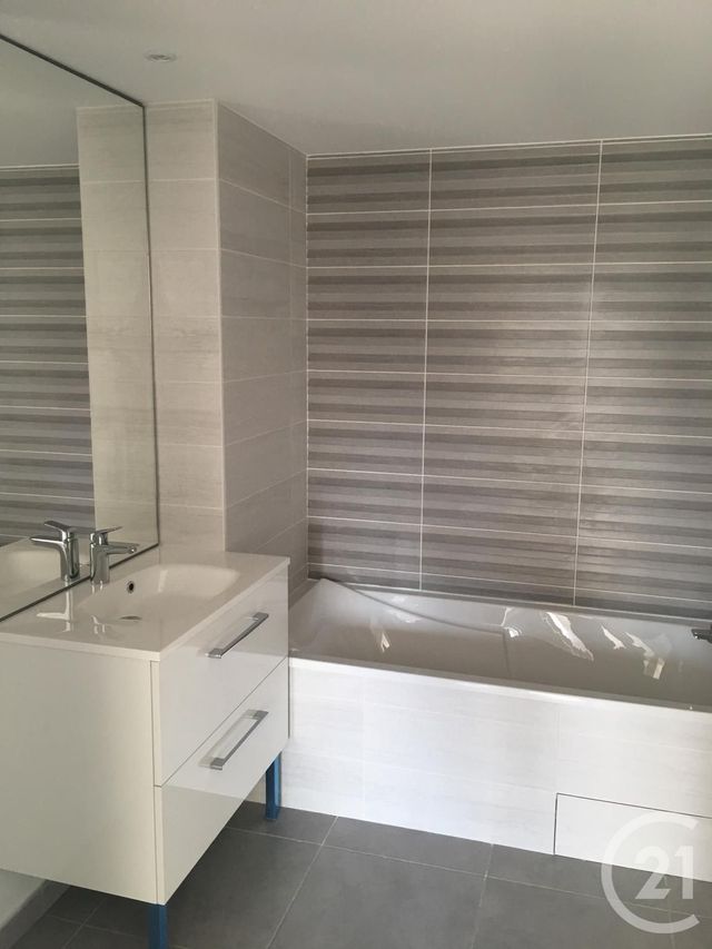 Appartement F4 &agrave; louer - 4 pi&egrave;ces - 79,39 m2 - Bron - 69 - RHONE-ALPES