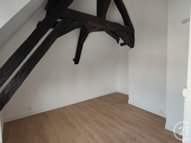 Appartement F2 bis à louer - 2 pièces - 70,76 m2 - Sancoins - 18 - CENTRE