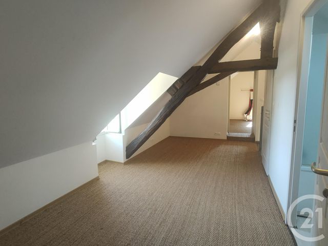 Maison &agrave; louer - 4 pi&egrave;ces - 150 m2 - Lurcy Levis - 03 - AUVERGNE