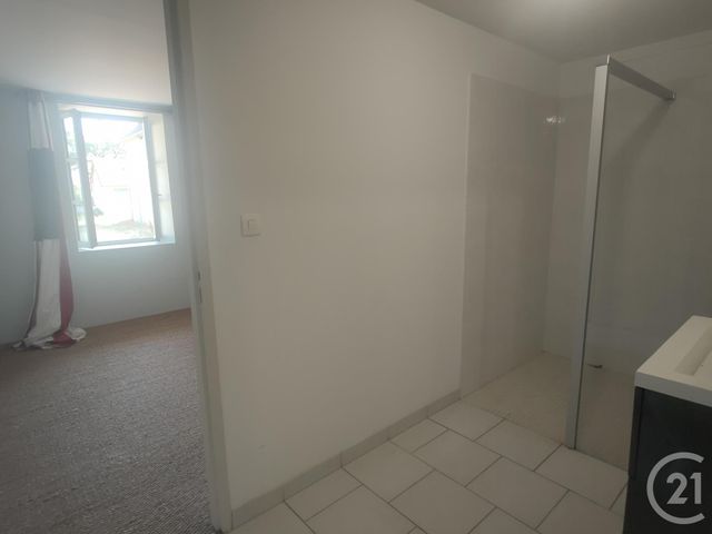Maison &agrave; louer - 4 pi&egrave;ces - 150 m2 - Lurcy Levis - 03 - AUVERGNE