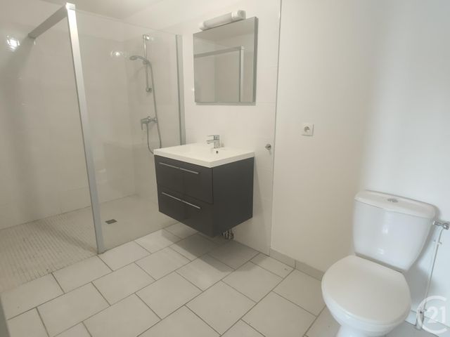 Maison &agrave; louer - 4 pi&egrave;ces - 150 m2 - Lurcy Levis - 03 - AUVERGNE