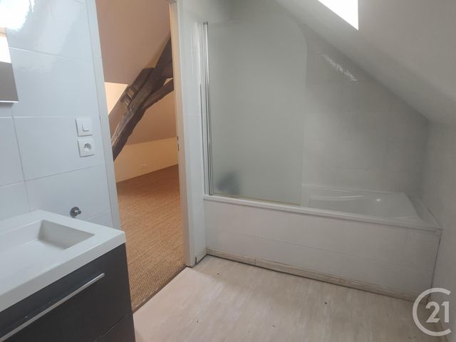 Maison &agrave; louer - 4 pi&egrave;ces - 150 m2 - Lurcy Levis - 03 - AUVERGNE