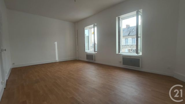 Appartement &agrave; louer - 3 pi&egrave;ces - 66 m2 - Guerigny - 58 - BOURGOGNE
