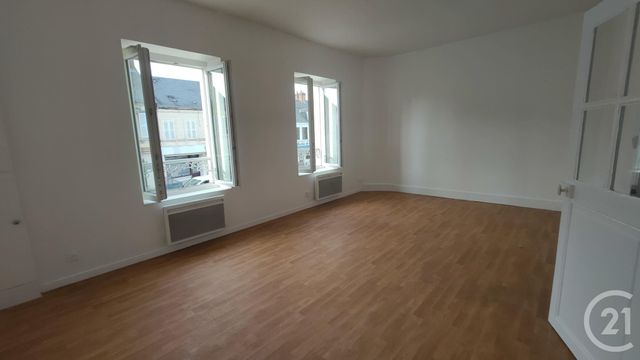 Appartement &agrave; louer - 3 pi&egrave;ces - 66 m2 - Guerigny - 58 - BOURGOGNE