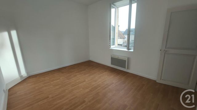 Appartement &agrave; louer - 3 pi&egrave;ces - 66 m2 - Guerigny - 58 - BOURGOGNE
