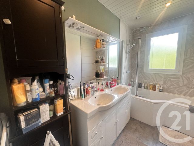 Maison &agrave; vendre - 5 pi&egrave;ces - 96 m2 - Cours Les Barres - 18 - CENTRE