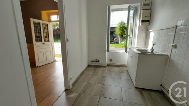 Appartement F3 &agrave; louer - 3 pi&egrave;ces - 70,01 m2 - St Pierre Le Moutier - 58 - BOURGOGNE