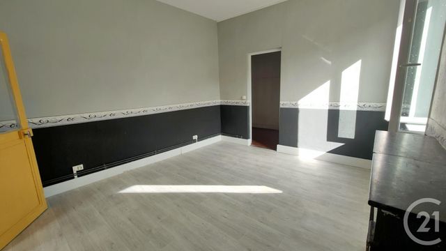 Appartement F3 &agrave; louer - 3 pi&egrave;ces - 70,01 m2 - St Pierre Le Moutier - 58 - BOURGOGNE