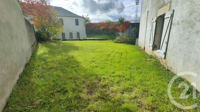 Appartement F3 &agrave; louer - 3 pi&egrave;ces - 70,01 m2 - St Pierre Le Moutier - 58 - BOURGOGNE
