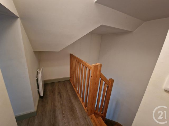 Appartement Duplex &agrave; louer - 3 pi&egrave;ces - 64,78 m2 - Guerigny - 58 - BOURGOGNE