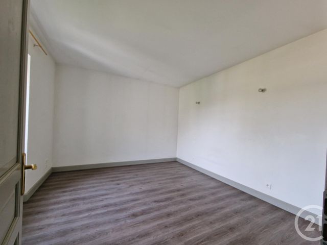 Appartement Duplex &agrave; louer - 3 pi&egrave;ces - 64,78 m2 - Guerigny - 58 - BOURGOGNE