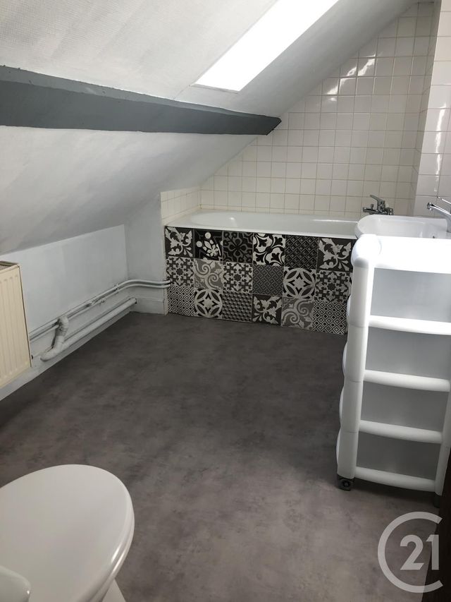 Appartement F2 &agrave; louer - 2 pi&egrave;ces - 61,41 m2 - Nevers - 58 - BOURGOGNE