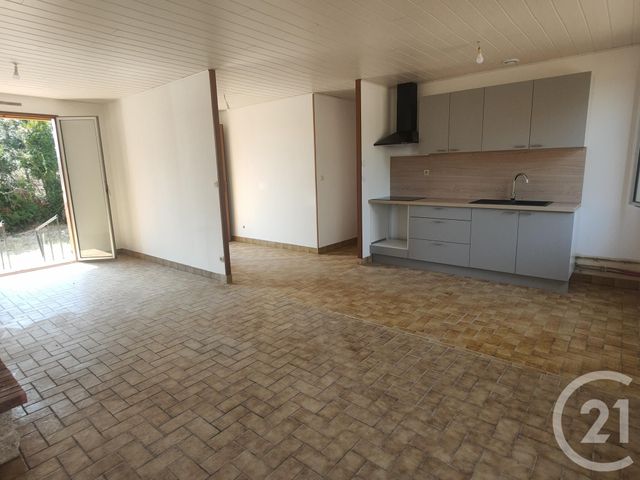 Maison &agrave; louer - 4 pi&egrave;ces - 76,30 m2 - Sancoins - 18 - CENTRE