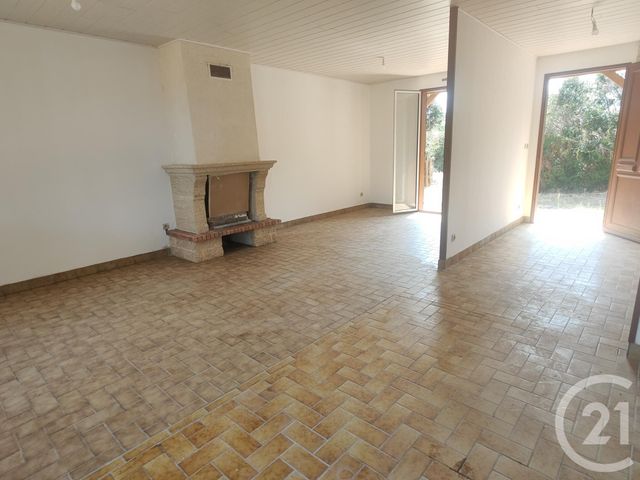 Maison &agrave; louer - 4 pi&egrave;ces - 76,30 m2 - Sancoins - 18 - CENTRE