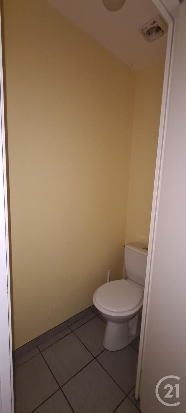 Appartement F2 &agrave; louer - 2 pi&egrave;ces - 39,76 m2 - Lurcy Levis - 03 - AUVERGNE