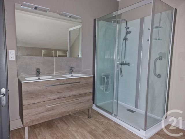 Maison &agrave; louer - 6 pi&egrave;ces - 150,74 m2 - Le Veurdre - 03 - AUVERGNE