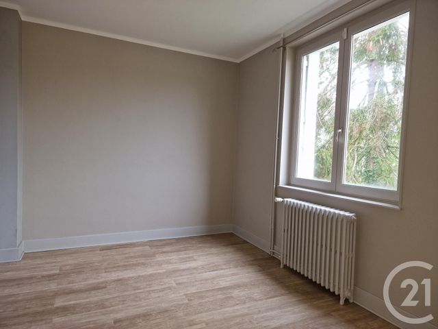 Maison &agrave; louer - 6 pi&egrave;ces - 150,74 m2 - Le Veurdre - 03 - AUVERGNE