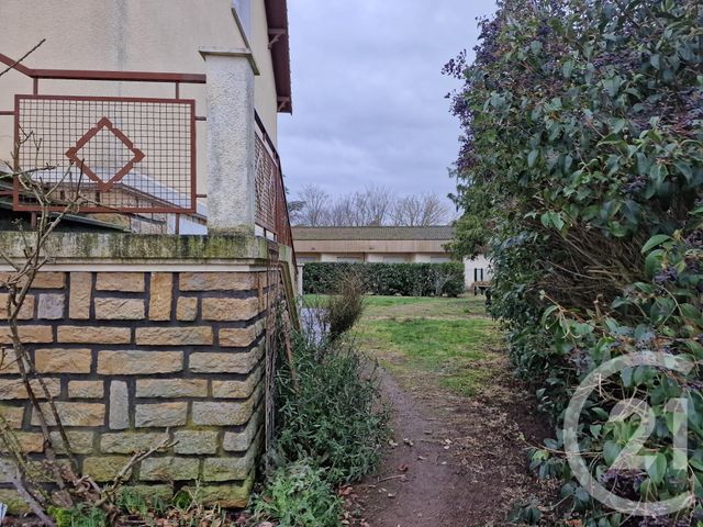 Maison &agrave; louer - 6 pi&egrave;ces - 150,74 m2 - Le Veurdre - 03 - AUVERGNE