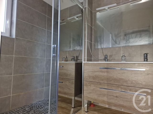 Maison &agrave; louer - 6 pi&egrave;ces - 150,74 m2 - Le Veurdre - 03 - AUVERGNE