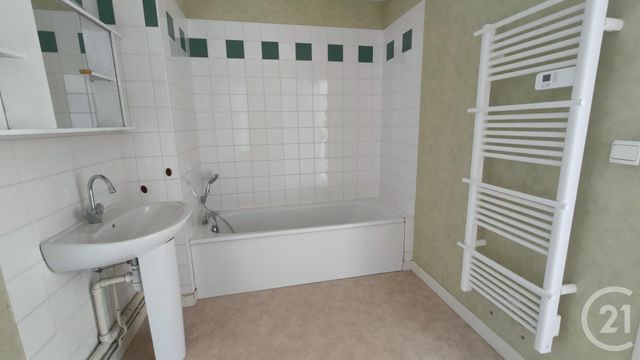 Appartement &agrave; louer - 3 pi&egrave;ces - 64,63 m2 - Fleury Sur Loire - 58 - BOURGOGNE
