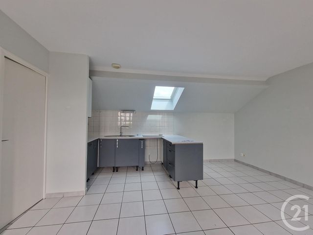 Appartement F4 &agrave; louer - 4 pi&egrave;ces - 67,56 m2 - Varennes Vauzelles - 58 - BOURGOGNE