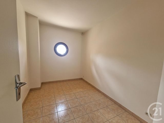 Appartement F4 &agrave; louer - 4 pi&egrave;ces - 67,56 m2 - Varennes Vauzelles - 58 - BOURGOGNE