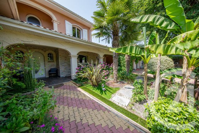Maison 10 pièces 223 m² · au Pian Medoc · 222,5 m² · 650 000 €