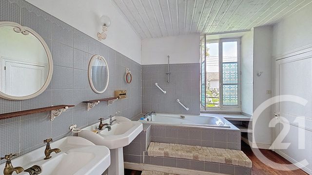 Maison à vendre - 9 pièces - 260,19 m2 - Lucon - 85 - PAYS-DE-LOIRE