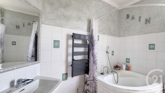 Maison &agrave; louer - 5 pi&egrave;ces - 195,26 m2 - Nalliers - 85 - PAYS-DE-LOIRE