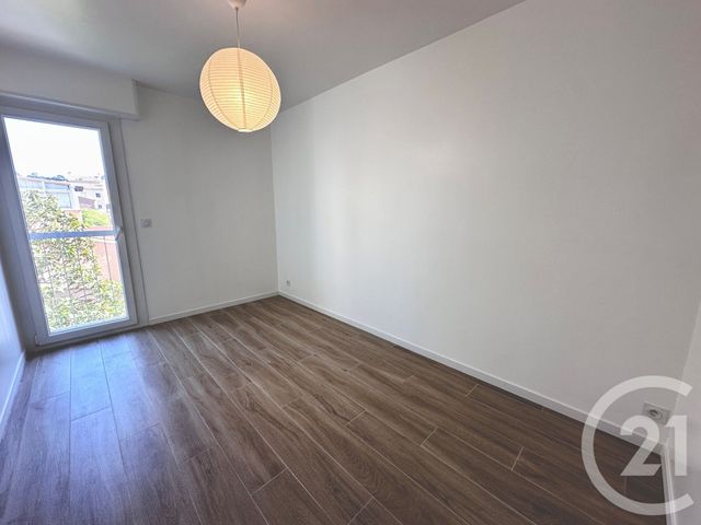 Appartement F4 &agrave; louer - 4 pi&egrave;ces - 86,15 m2 - Le Pradet - 83 - PROVENCE-ALPES-COTE-D-AZUR